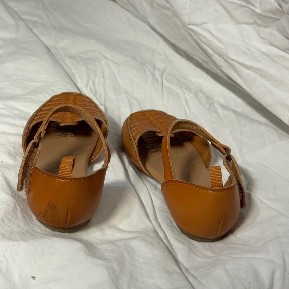 Old Navy Kids Tan Sandals - Picture 3 of 5